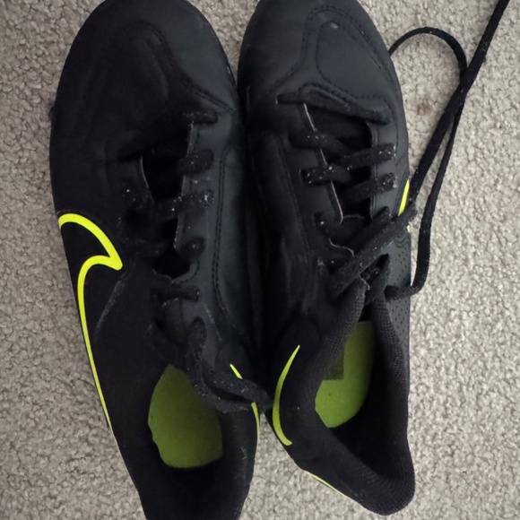 Nike Jr. Tiempo Legend 2.5 Soccer Cleats - Picture 4 of 5